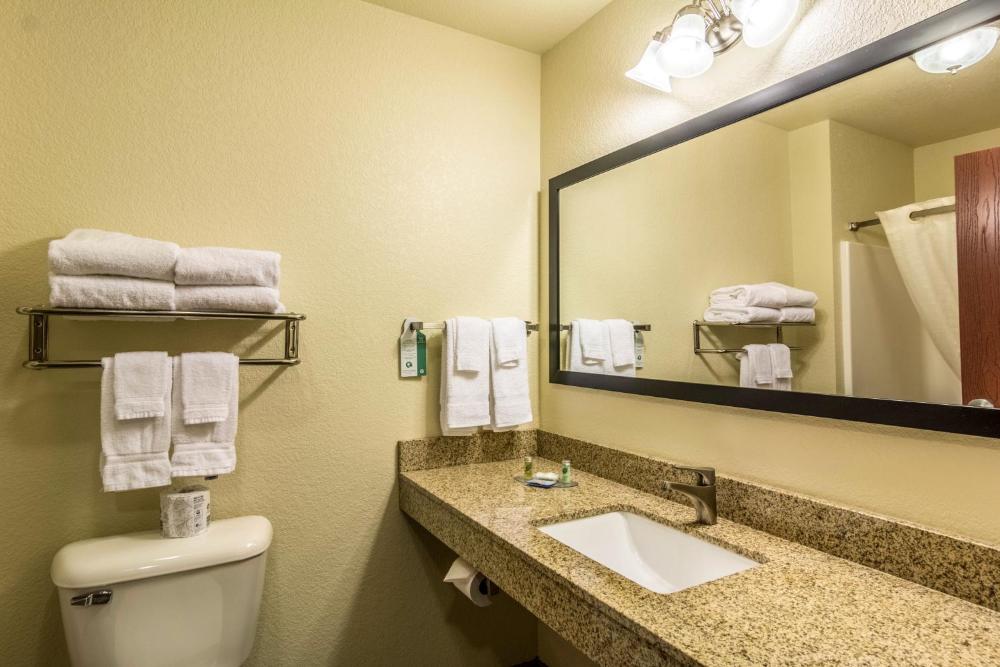 Standard Queen Room interior