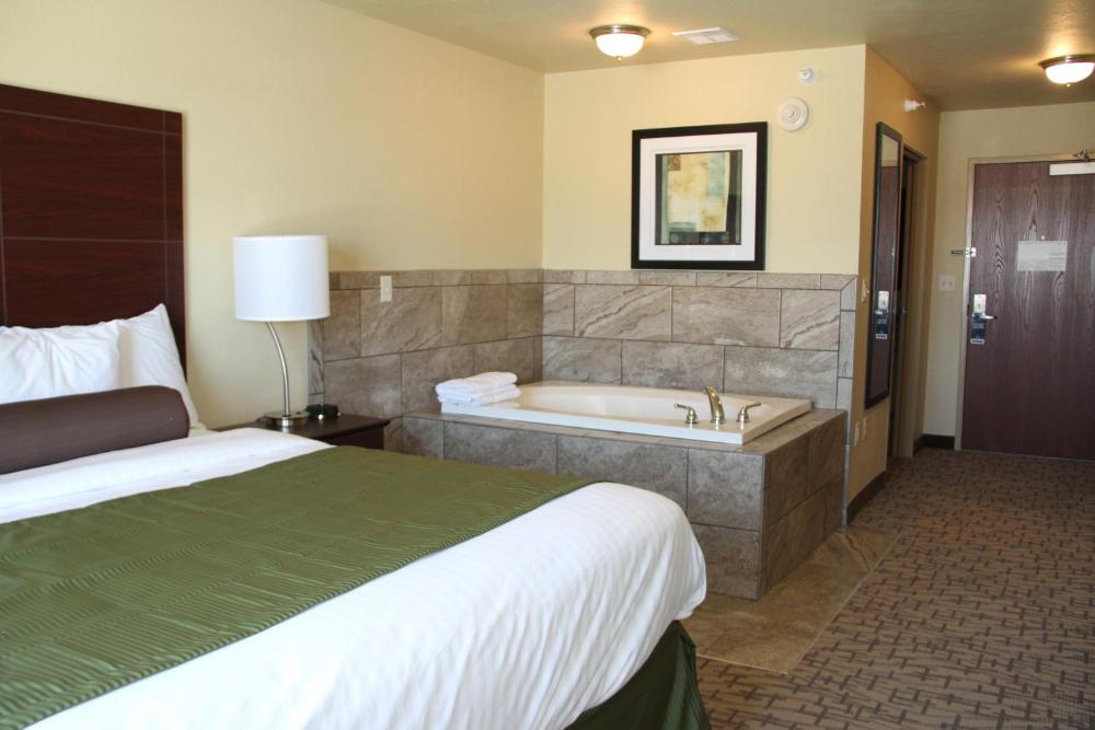 King Suite with Spa Bath interior